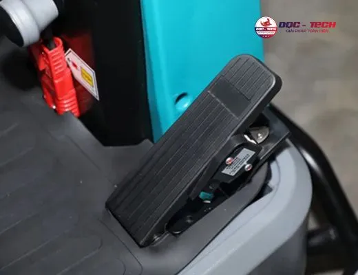 Máy chà sàn liên hợp ngồi lái Kumisai KMS 110B - 4